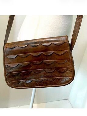 Vintage Brown Genuine leather satchel/ crossbody bag.Beautiful scalloped leather